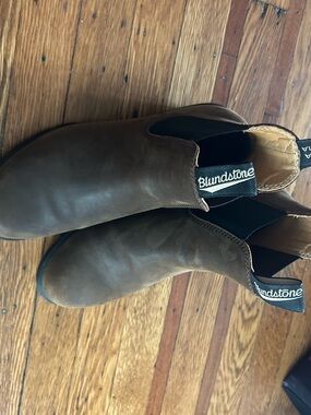 Blundstone Brown Leather Heeled Chelsea Boots